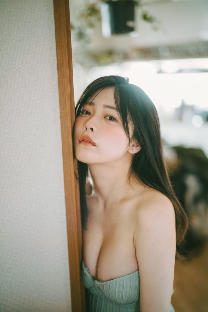 [Image] A highly educated talented woman, it was a body that was too naughty when she took it off wwwwww Kira Shiomi, boldly exposed F cup milk with swimsuit gravure!! 7th image