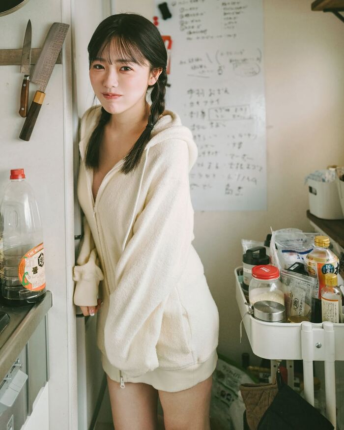 [Image] A highly educated talented woman, it was a body that was too naughty when she took it off wwwwww Kira Shiomi, boldly exposed F cup milk with swimsuit gravure!! 9th image