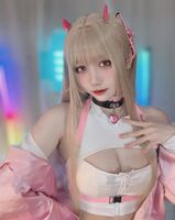 天然的可愛臉蛋「西瓜」笑容甜美身身材火辣 (26P)