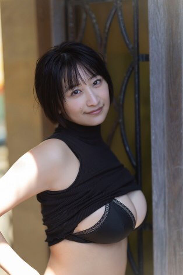 - [Swimsuit image] Big break with non-standard huge breasts! Enohara Yoina, in a boys' magazine, she shows off a stunning glamorous body that is too stimulating wwwwwwwww 18th image