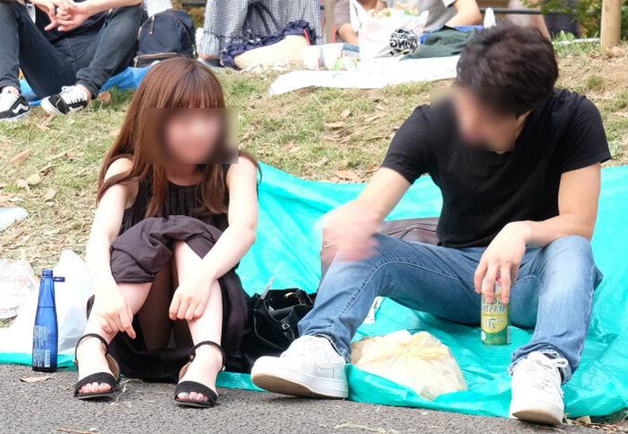 Long skirt squatting panchira image! Even if the skirt is long, you can see the pants firmly (°Д°) 31th image