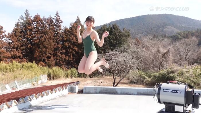 [Image] 17-year-old innocent idol, first swimsuit gravure debut wwwwww round face bob JK Natsusuzu Tsuji, showing off her naïve bikini appearance at Yanmaga!! 12th image