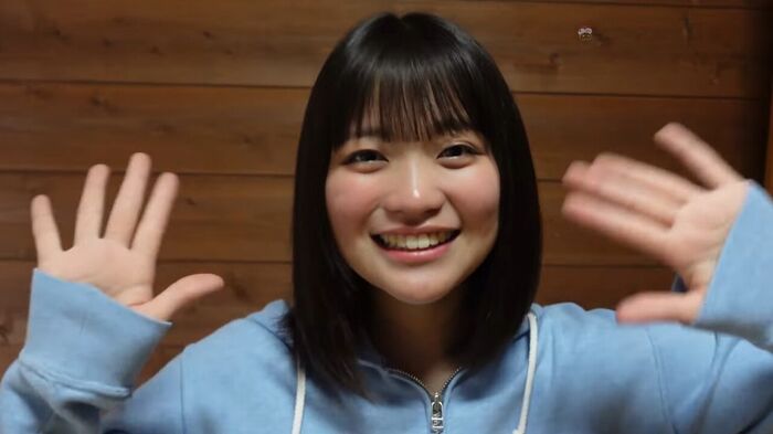 [Image] 17-year-old innocent idol, first swimsuit gravure debut wwwwww round face bob JK Natsusuzu Tsuji, showing off her naïve bikini appearance at Yanmaga!! 17th image