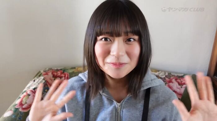 [Image] 17-year-old innocent idol, first swimsuit gravure debut wwwwww round face bob JK Natsusuzu Tsuji, showing off her naïve bikini appearance at Yanmaga!! 9th image
