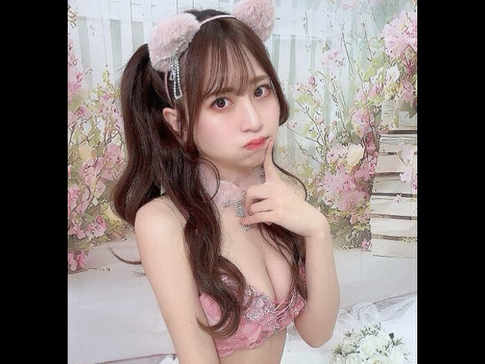 Too cute manga artist Seina Takeuchi's lingerie shot 10th image