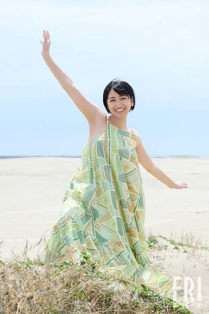 [Image] Enohara Yona releases huge breasts in a lewd swimsuit and gets a million buzzes wwwwwww FRIDAY gravure of a big break beauty is a big response!! 25th image