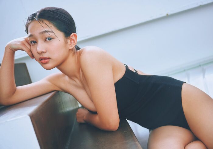 [Image] HoriPro's super-large rookie JK (17), the destructive power of swimsuit gravure is dangerous wwwwww Karina Nijisaki, boldly shows off her beautiful bust in Weekly FLASH!!! 14th image