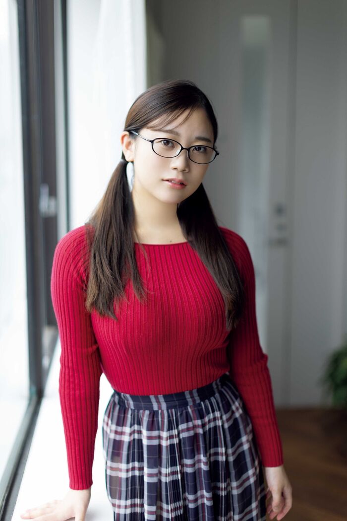- [Colossal breasts image] As a result of a highly educated sober glasses girl taking off wwwwwwww Nagisa Sano, a powerful H cup gravure is a big response!! 4th image