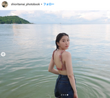 [Image] Momokuro-san, who releases a sexy swimsuit shot wwwww Shiori Tamai, boldly exposes her beautiful back in the 1st photo book!!