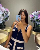 Popular AV actress Yuki Takeuchi, who was deceived of her savings of 2 million yen, is frustrated to quit without money and extends her retirement for one year