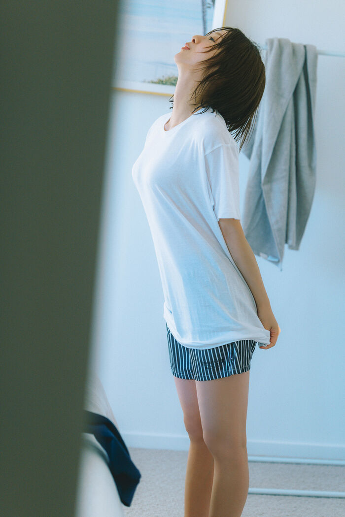 [Underwear image] Hinatazaka 46 Suzuka Tomita is a hot topic for her big breasts wwwwww1st Fans are very excited about the first lingerie cut in the photo book!! 31th image