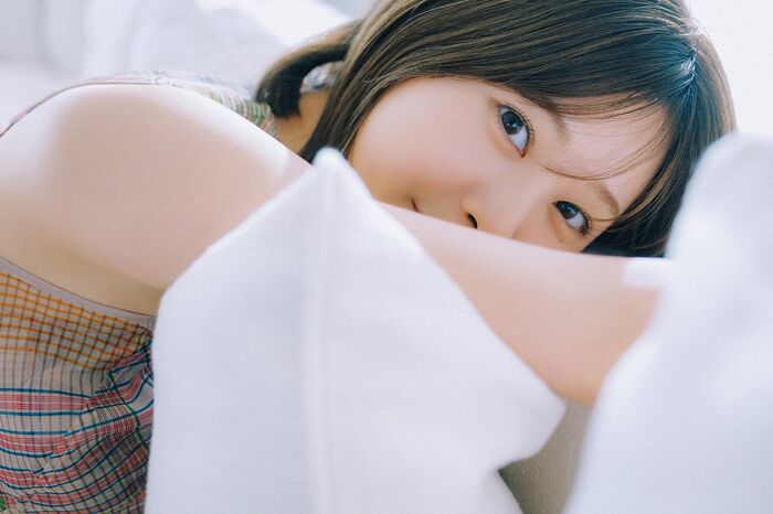 [Underwear image] Hinatazaka 46 Suzuka Tomita is a hot topic for her big breasts wwwwww1st Fans are very excited about the first lingerie cut in the photo book!! 33th image
