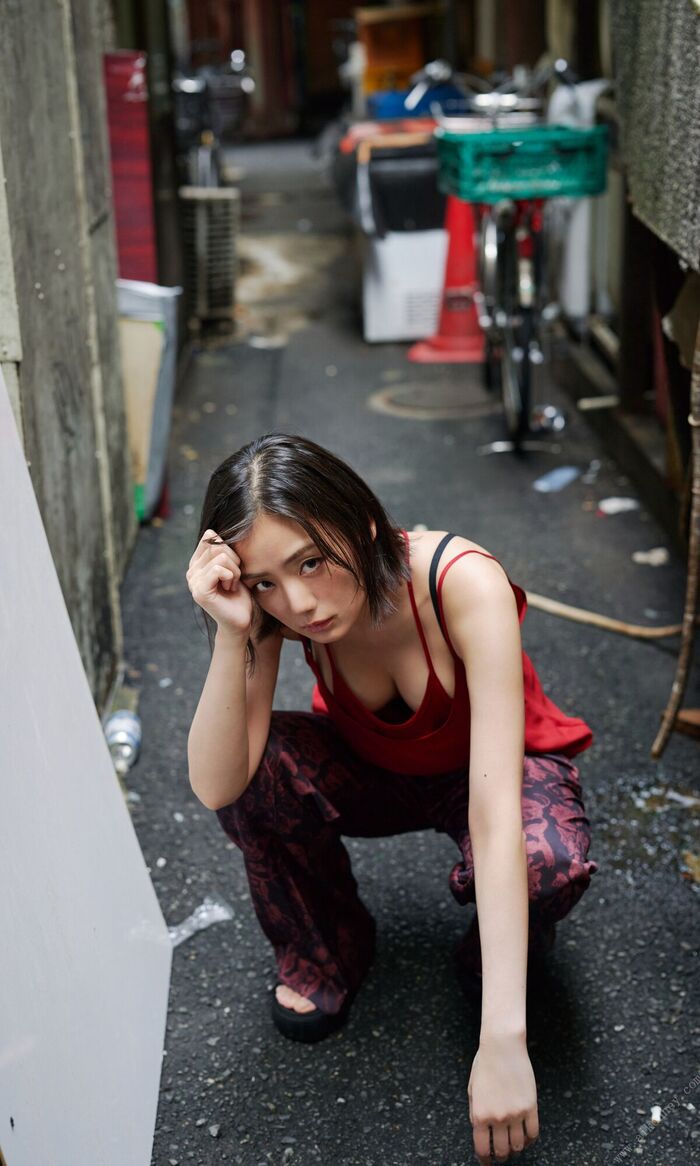 JP Moemi Katayama 片山萌美 - 街に生きる 週プレ PHOTO BOOK (65P) 9th image