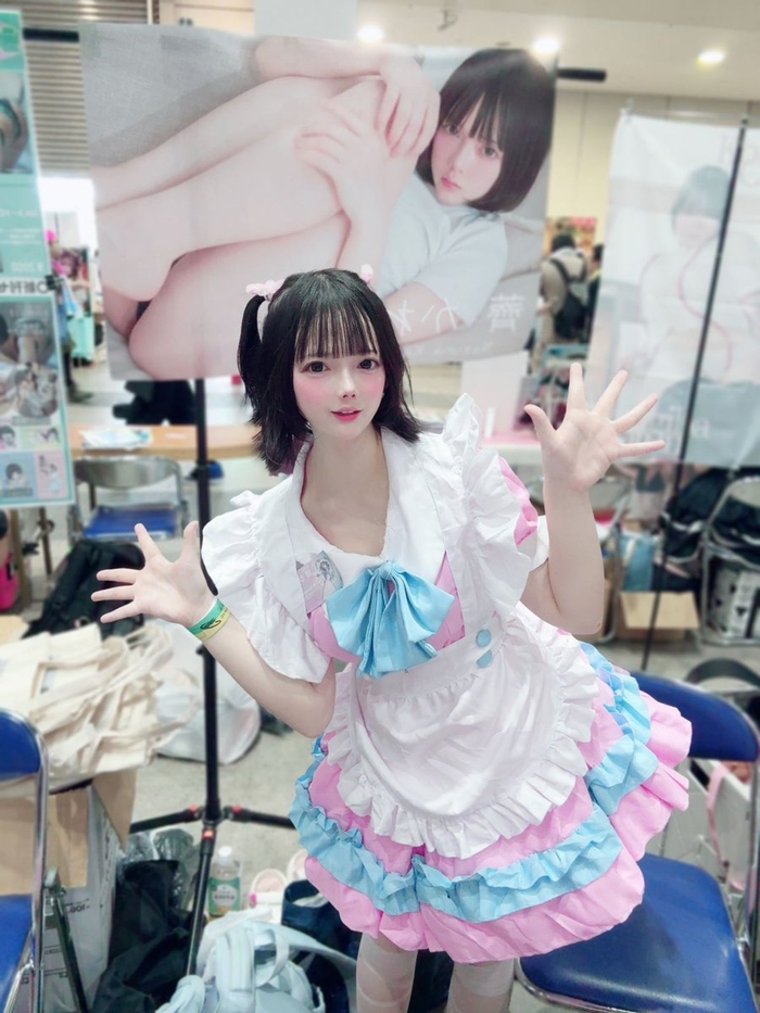 [Image] Cosplayer dressed like a swimsuit at Comiket 'Okay, it looks like a sunburn mark, doesn't it?' 3th image