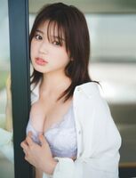 Nanaka Yano, a 19-year-old beautiful girl who appeared in the drama "Grapara!", is showing off her breasts with transparent blood vessels in her first photo book lol