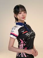 Saka Okada, a new uniform that emphasizes the "boob role" is a hot topic "The style is too good" "It's a model~"