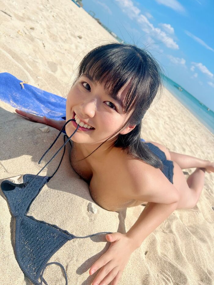[Image] 3.8 million followers gravure, wwwwww Shinonome Umi showing off her naughty swimsuit in a boy's magazine, and she is troubled by glasses × bikini gravure!! 18th image