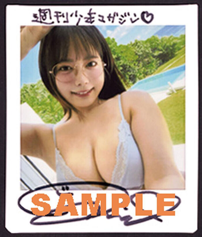 [Image] 3.8 million followers gravure, wwwwww Shinonome Umi showing off her naughty swimsuit in a boy's magazine, and she is troubled by glasses × bikini gravure!! 9th image