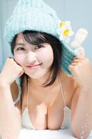 [Swimsuit image] The overwhelming glamorous body is a must-see! ! Ririka Fukui, the leading gravure heroine of 2025, boldly exposes her huge breasts in "Calendar Book 2026"!!
