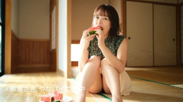 The returning milk god Gravure Saki Yanase shows off her cute figure half-naked and frolicking on the southern island lol 18th image